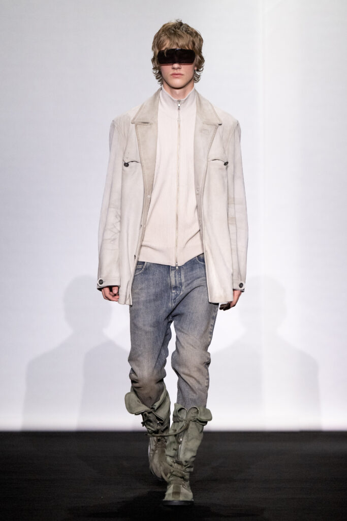 MM6 Maison Margiela déplace les vêtements plutôt que de les réinventer 96 MM6 SS27 LOOK 034