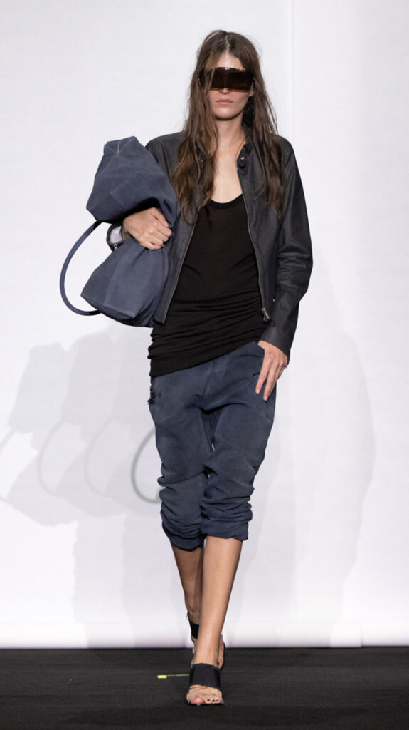 MM6 Maison Margiela déplace les vêtements plutôt que de les réinventer 264 MM6 SS27 LOOK 035 2