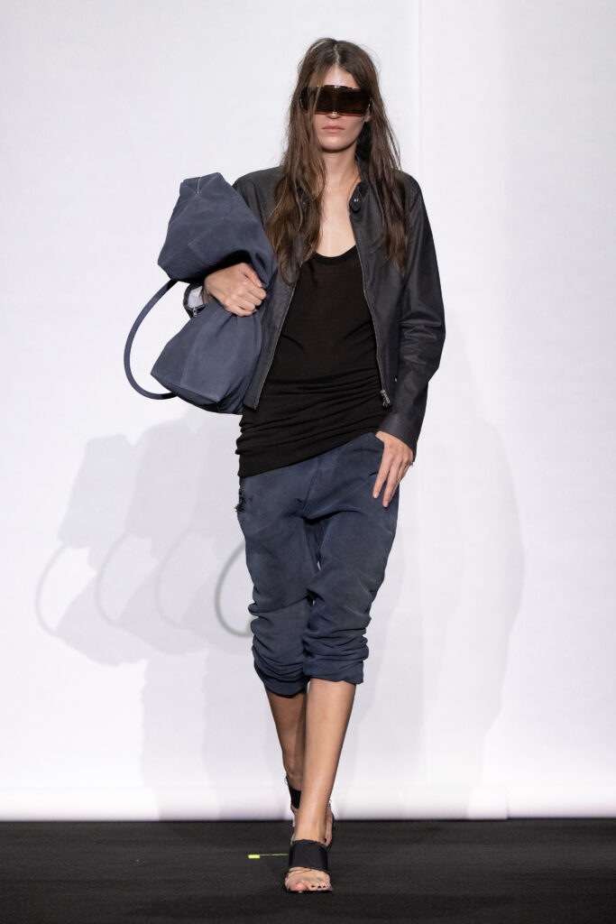 MM6 Maison Margiela déplace les vêtements plutôt que de les réinventer 99 MM6 SS27 LOOK 035