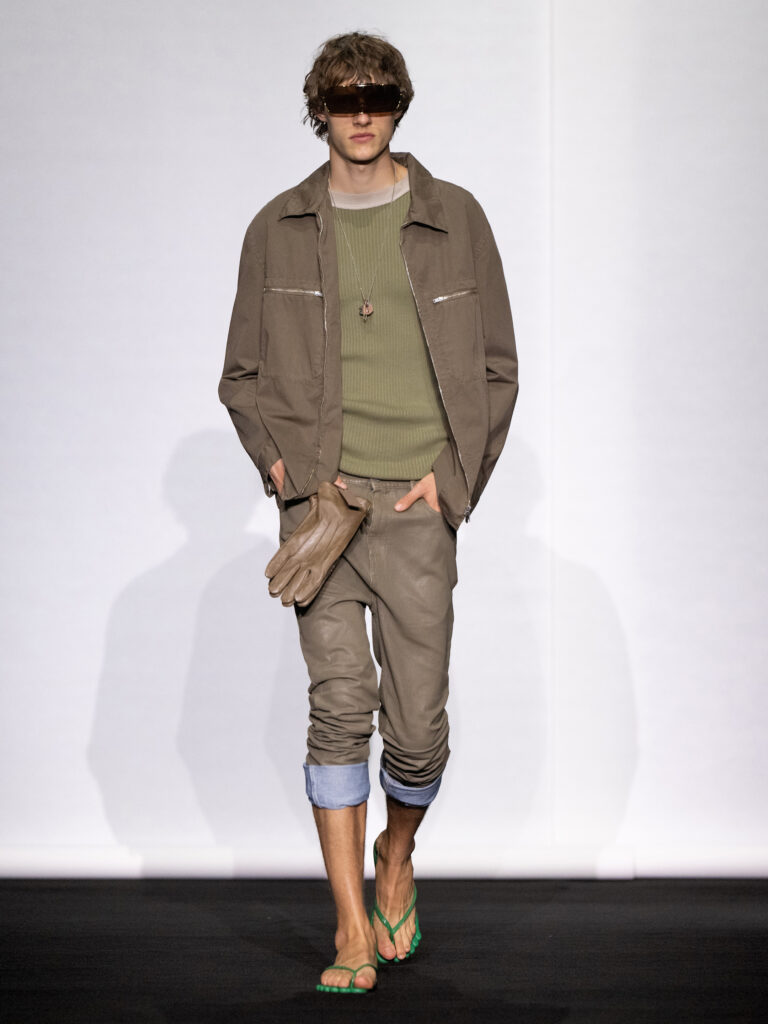 MM6 Maison Margiela déplace les vêtements plutôt que de les réinventer 212 MM6 SS27 LOOK 037 1
