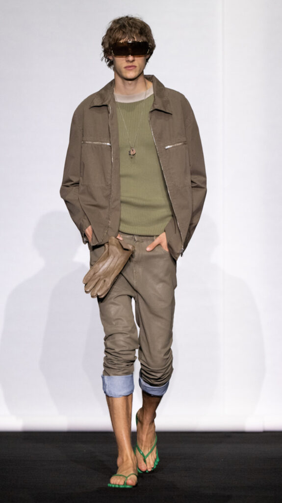 MM6 Maison Margiela déplace les vêtements plutôt que de les réinventer 267 MM6 SS27 LOOK 037 2