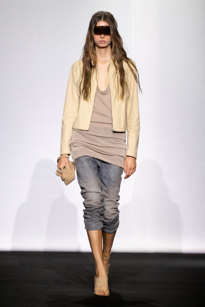 MM6 Maison Margiela déplace les vêtements plutôt que de les réinventer 130 MM6 SS27 LOOK 038