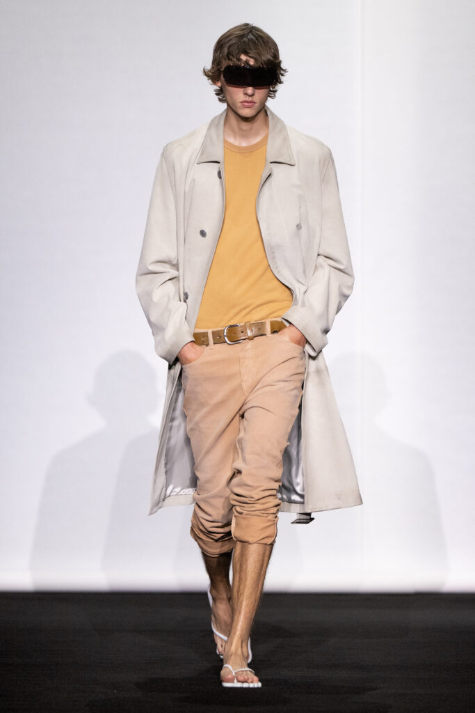 MM6 Maison Margiela déplace les vêtements plutôt que de les réinventer 131 MM6 SS27 LOOK 039