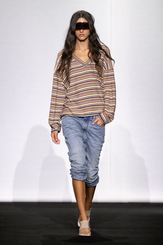 MM6 Maison Margiela déplace les vêtements plutôt que de les réinventer 83 MM6 SS27 LOOK 040