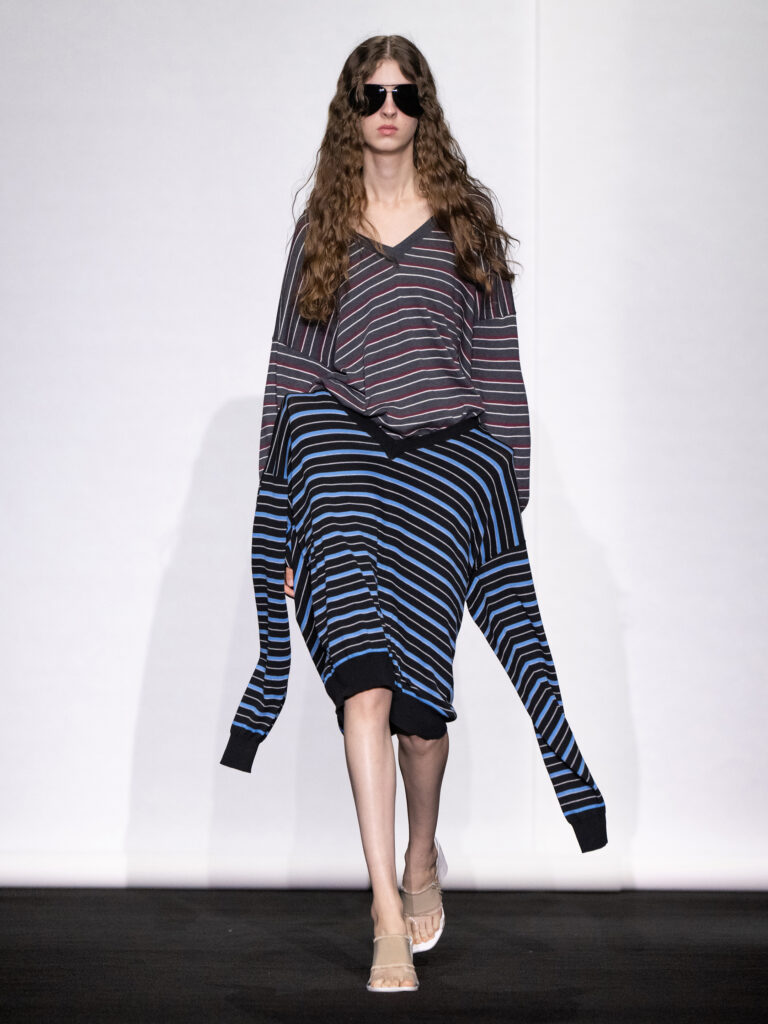 MM6 Maison Margiela déplace les vêtements plutôt que de les réinventer 196 MM6 SS27 LOOK 041 1