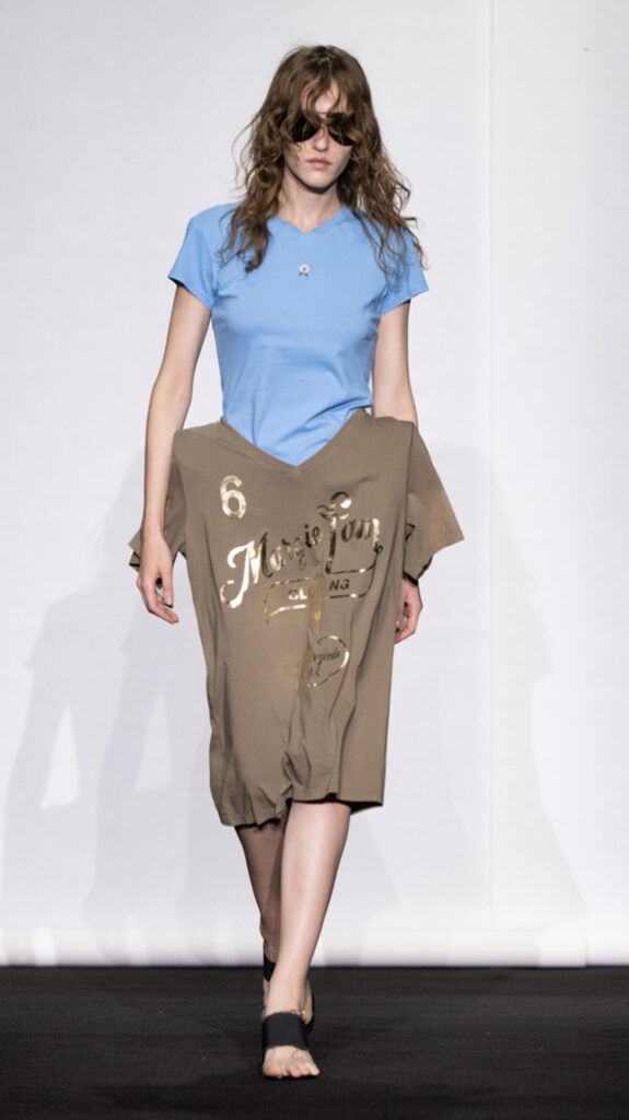 MM6 Maison Margiela déplace les vêtements plutôt que de les réinventer 247 MM6 SS27 LOOK 042 2
