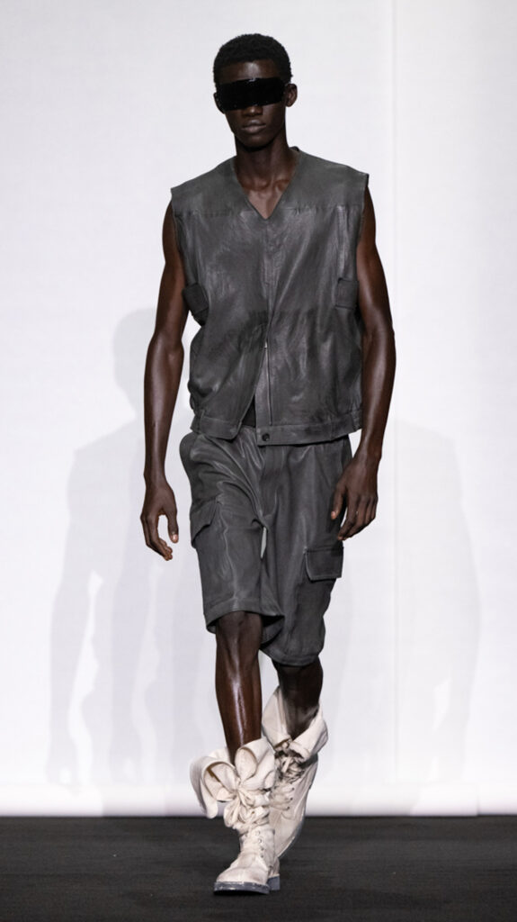 MM6 Maison Margiela déplace les vêtements plutôt que de les réinventer 255 MM6 SS27 LOOK 044 2