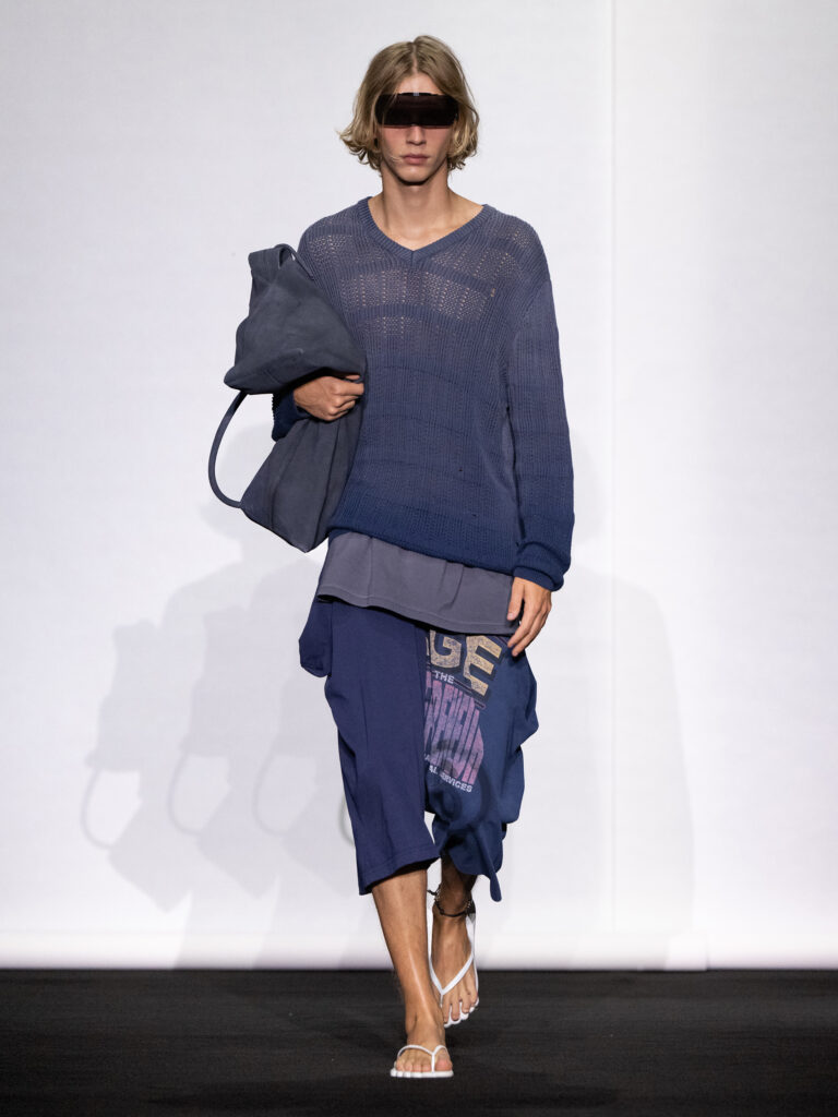 MM6 Maison Margiela déplace les vêtements plutôt que de les réinventer 197 MM6 SS27 LOOK 045 1