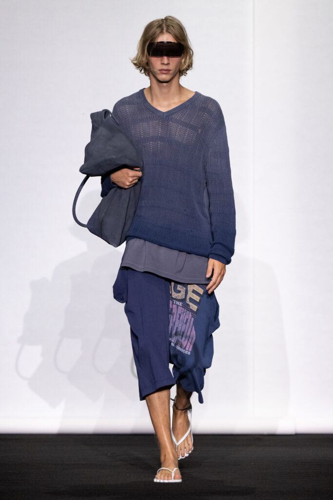 MM6 Maison Margiela déplace les vêtements plutôt que de les réinventer 87 MM6 SS27 LOOK 045
