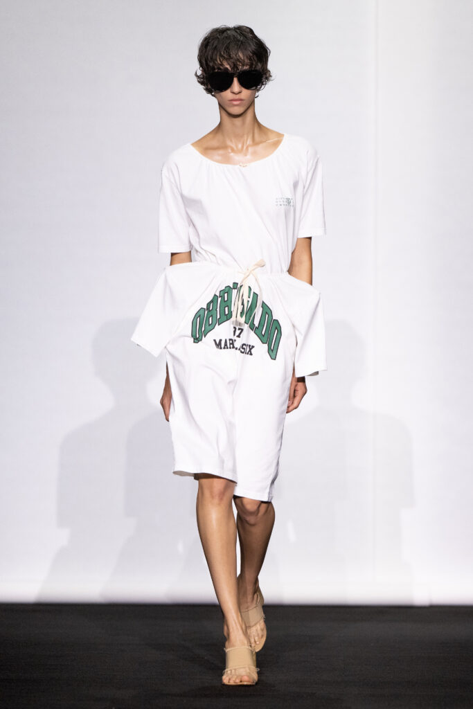 MM6 Maison Margiela déplace les vêtements plutôt que de les réinventer 135 MM6 SS27 LOOK 048