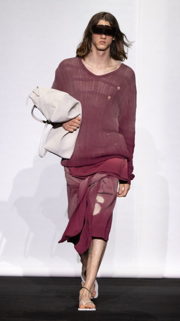 MM6 Maison Margiela déplace les vêtements plutôt que de les réinventer 299 MM6 SS27 LOOK 049 2
