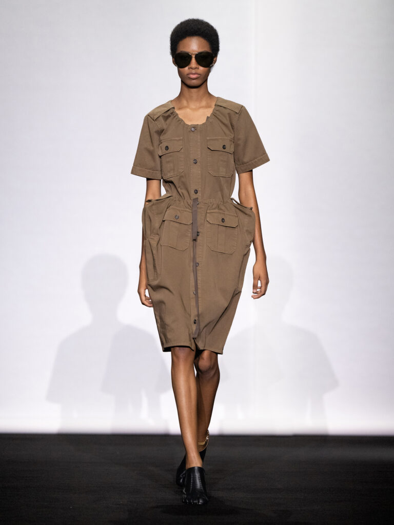 MM6 Maison Margiela déplace les vêtements plutôt que de les réinventer 199 MM6 SS27 LOOK 050 1