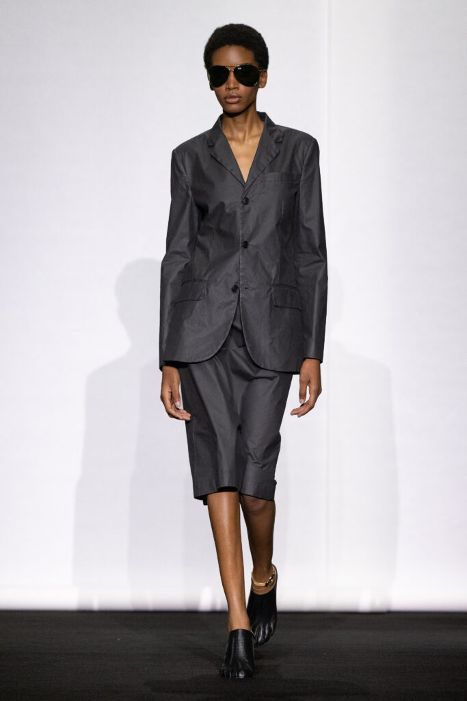 MM6 Maison Margiela déplace les vêtements plutôt que de les réinventer 88 MM6 SS27 LOOK 051