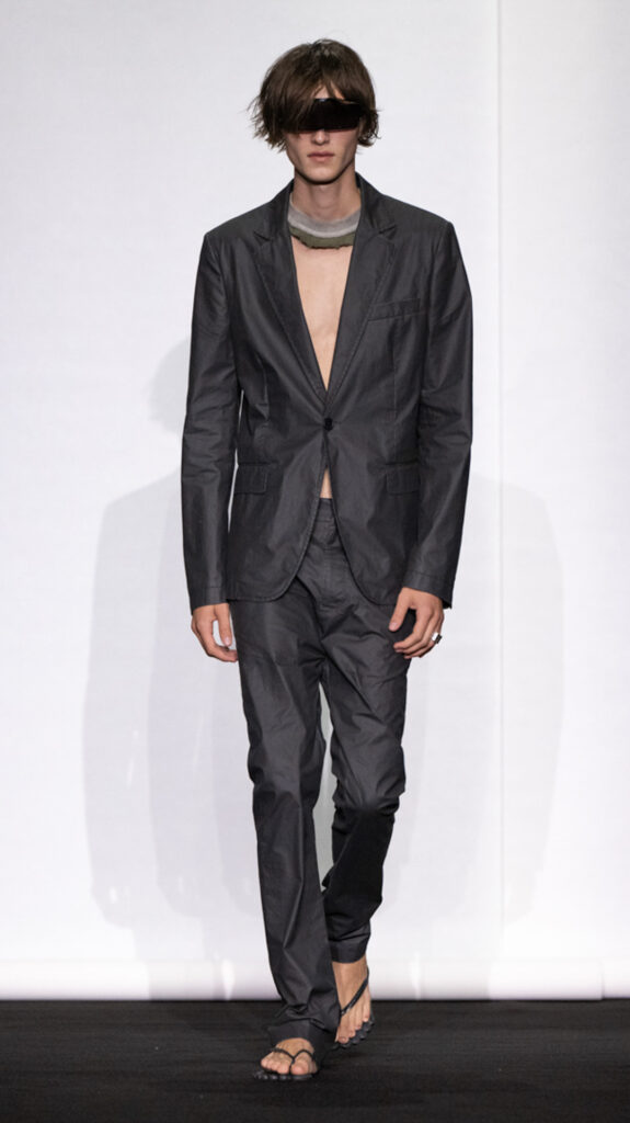 MM6 Maison Margiela déplace les vêtements plutôt que de les réinventer 256 MM6 SS27 LOOK 052 2