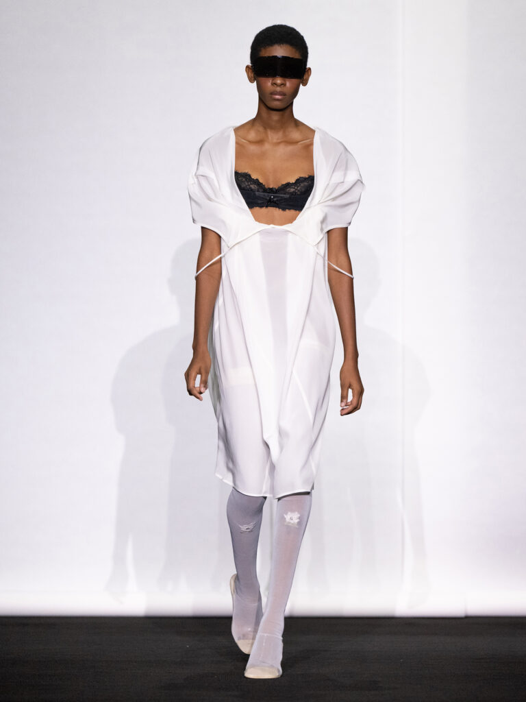 MM6 Maison Margiela déplace les vêtements plutôt que de les réinventer 195 MM6 SS27 LOOK 055 1