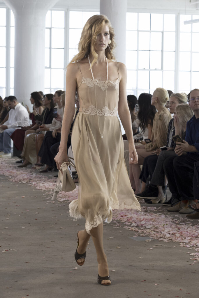 Magda Butrym présente pour la première fois sa collection à la New York Fashion Week 35 Magda Butrym SS27 010
