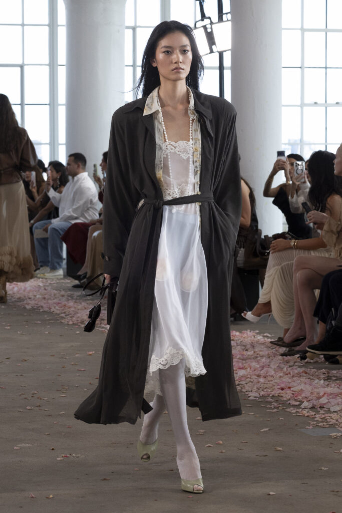 Magda Butrym présente pour la première fois sa collection à la New York Fashion Week 30 Magda Butrym SS27 012