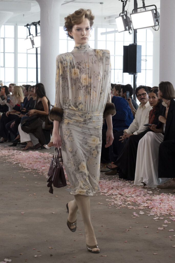 Magda Butrym présente pour la première fois sa collection à la New York Fashion Week 29 Magda Butrym SS27 013