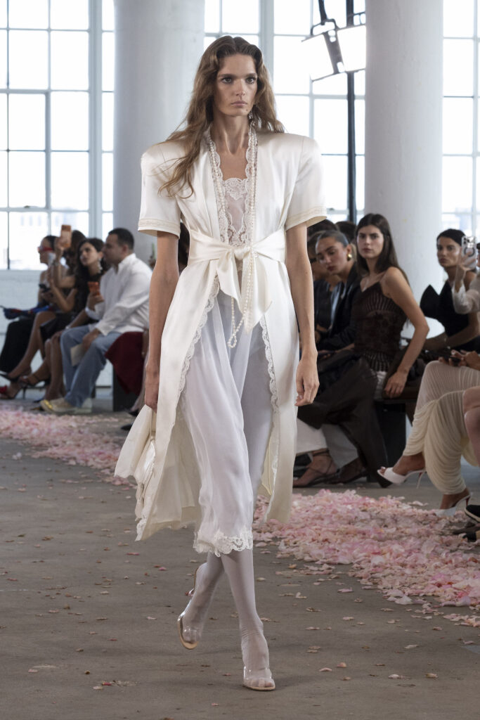 Magda Butrym présente pour la première fois sa collection à la New York Fashion Week 36 Magda Butrym SS27 028