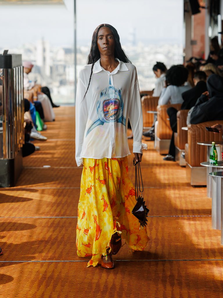 J.SIMONE, quand le costume de bureau rêve de vagues 25 MaisonJ.Simone 260928 133929 RBord 768x1024 1