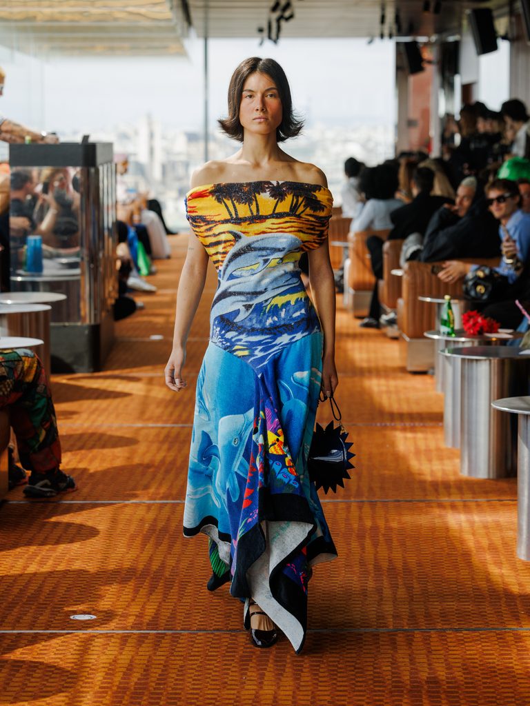 J.SIMONE, quand le costume de bureau rêve de vagues 26 MaisonJ.Simone 260928 133950 RBord