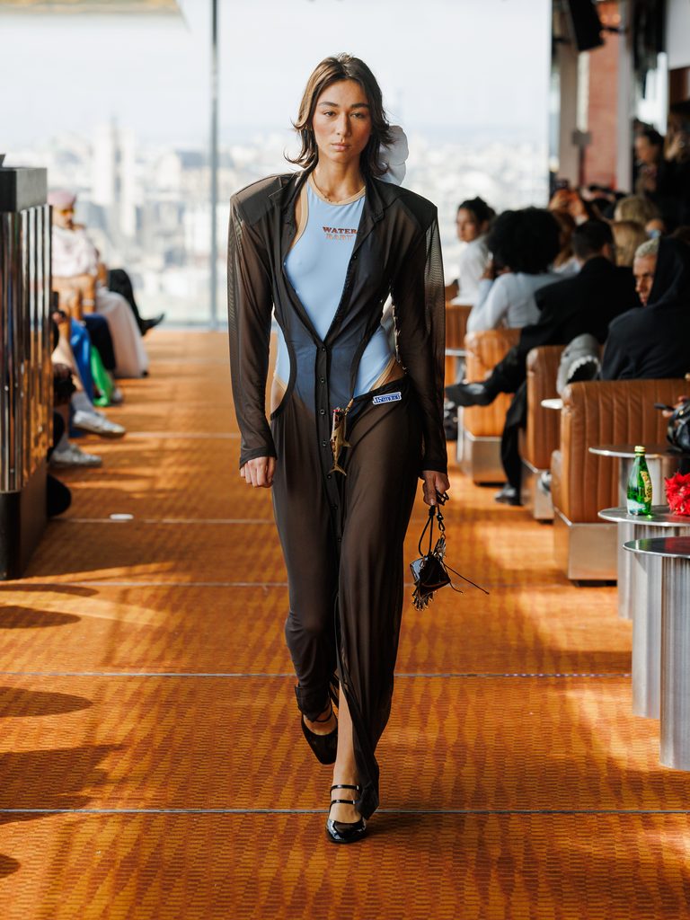 J.SIMONE, quand le costume de bureau rêve de vagues 31 MaisonJ.Simone 260928 134347 RBord 768x1024 1