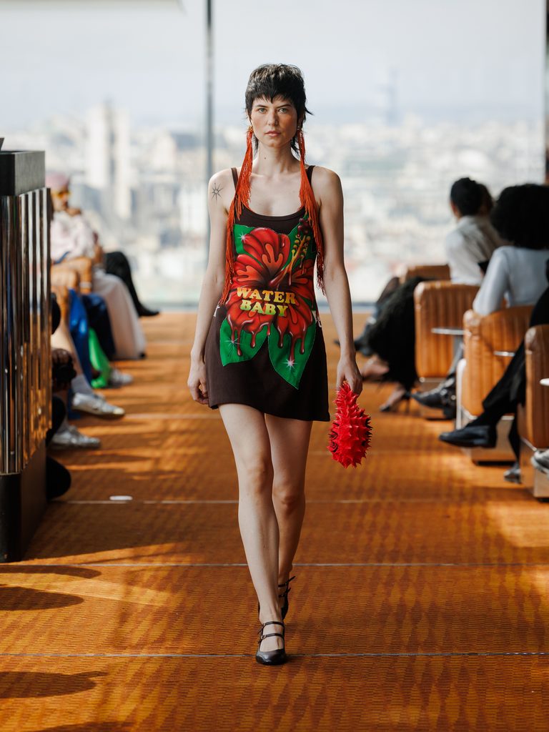J.SIMONE, quand le costume de bureau rêve de vagues 32 MaisonJ.Simone 260928 134544 RBord 768x1024 1