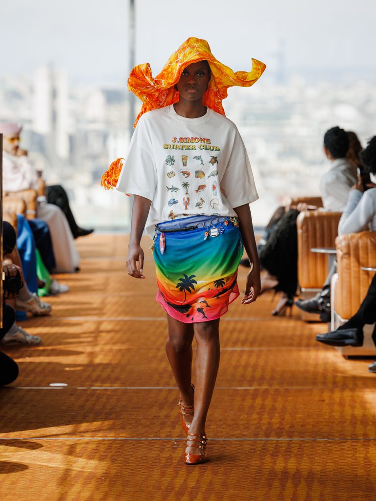 J.SIMONE, quand le costume de bureau rêve de vagues 34 MaisonJ.Simone 260928 134723 RBord 768x1024 1