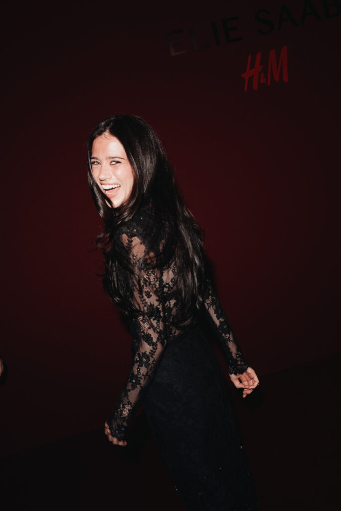 Elie Saab et H&M : une robe de mariée dévoilée en musique au Palais Brongniart 126 Olivia Neill 1 1
