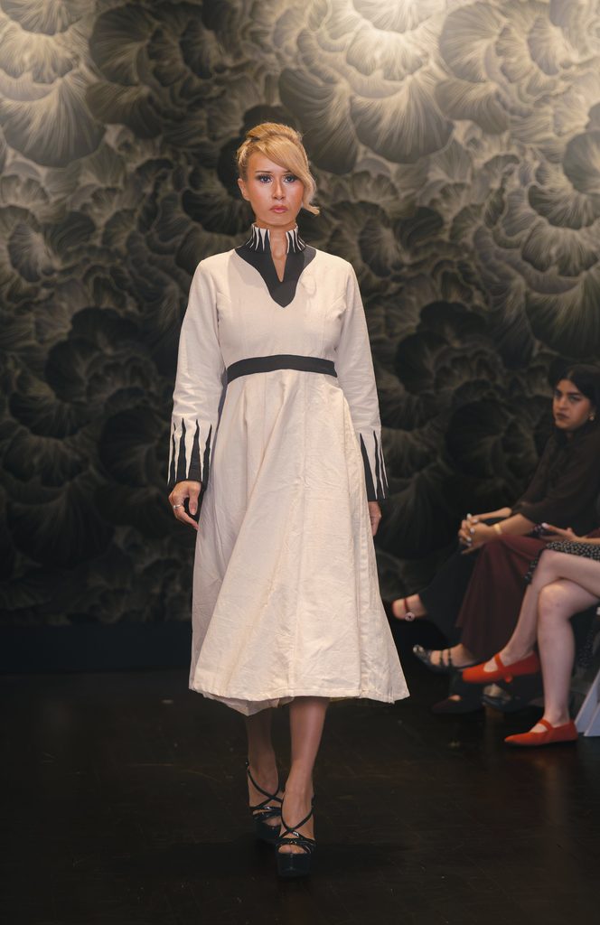 Omar Mansoor fait du tissage artisanal la structure de sa collection SS27 25 Omar Mansoor NYFW SS27 01