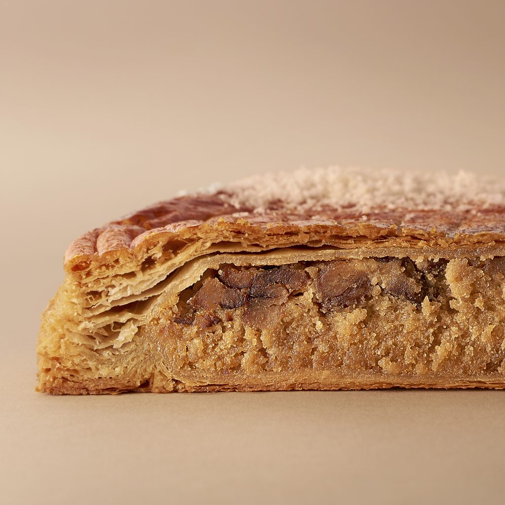 Au Park Hyatt Paris-Vendôme, Naraé Kim enveloppe Noël dans un geste venu de Corée 26 PARPH King Cake Chestnut interior