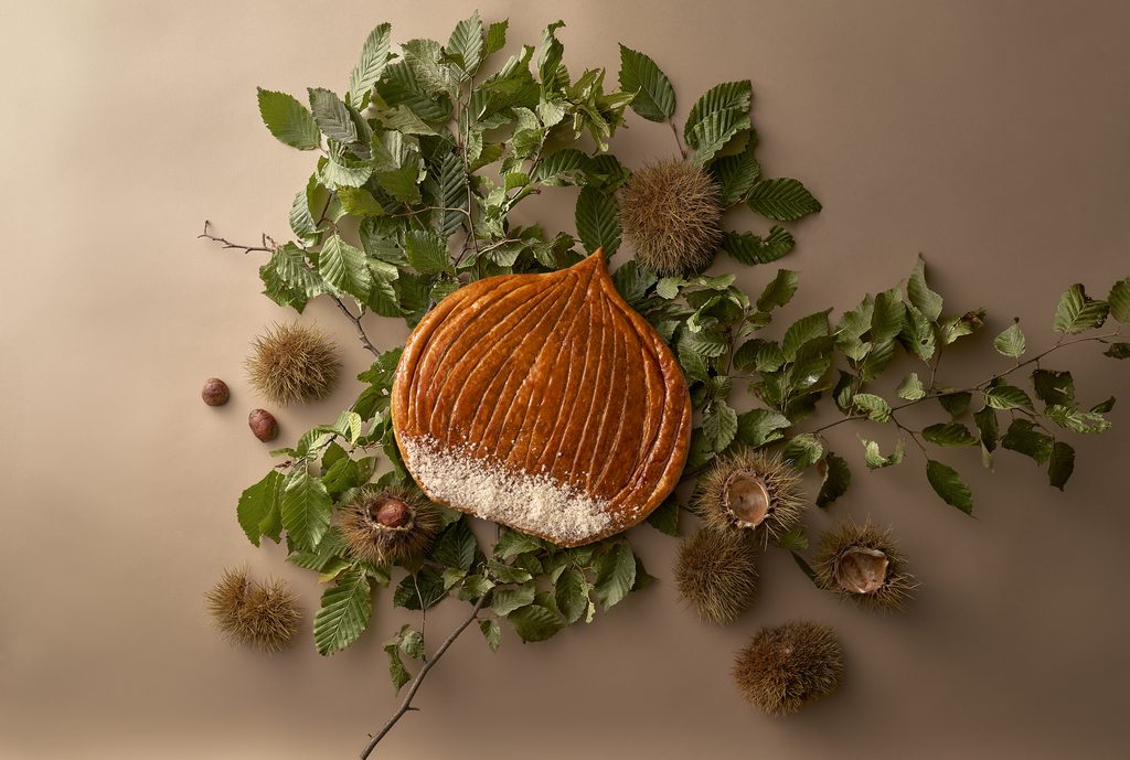 Au Park Hyatt Paris-Vendôme, Naraé Kim enveloppe Noël dans un geste venu de Corée 28 PARPH King Cake Chestnut with branches