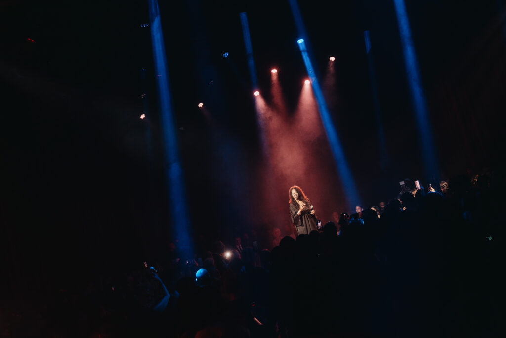 Elie Saab et H&M : une robe de mariée dévoilée en musique au Palais Brongniart 242 Robin S