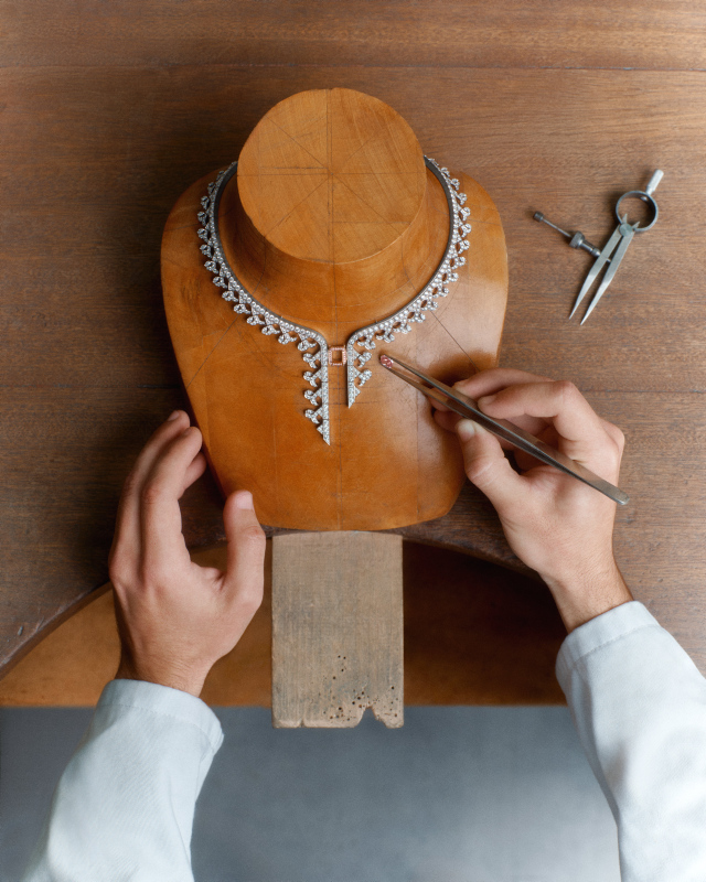De Beers London : Vibrations fait de l’eau une matière joaillière 61 Shimmer necklace