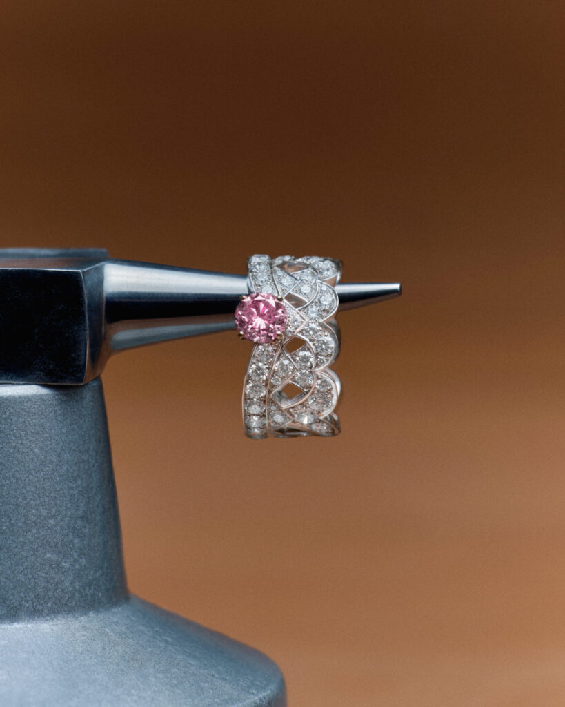 De Beers London : Vibrations fait de l’eau une matière joaillière 62 Shimmer ring