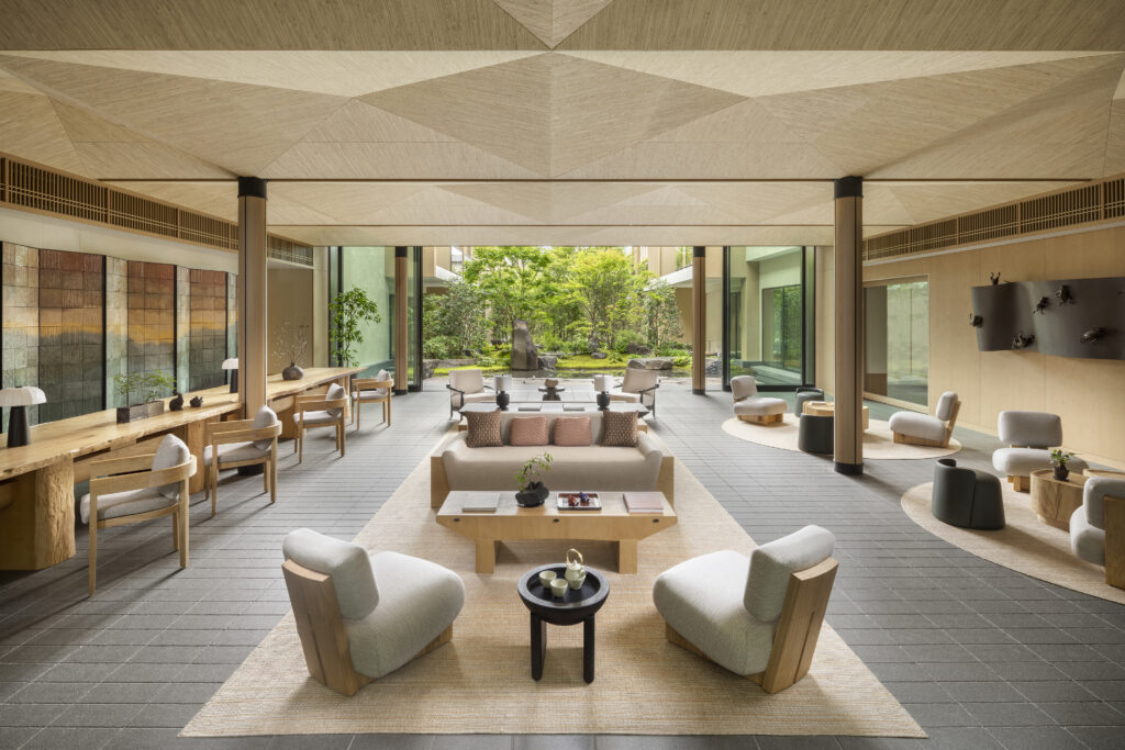 Six Senses réinvente la retraite bien-être au féminin 42 Six Senses Kyoto Lobby