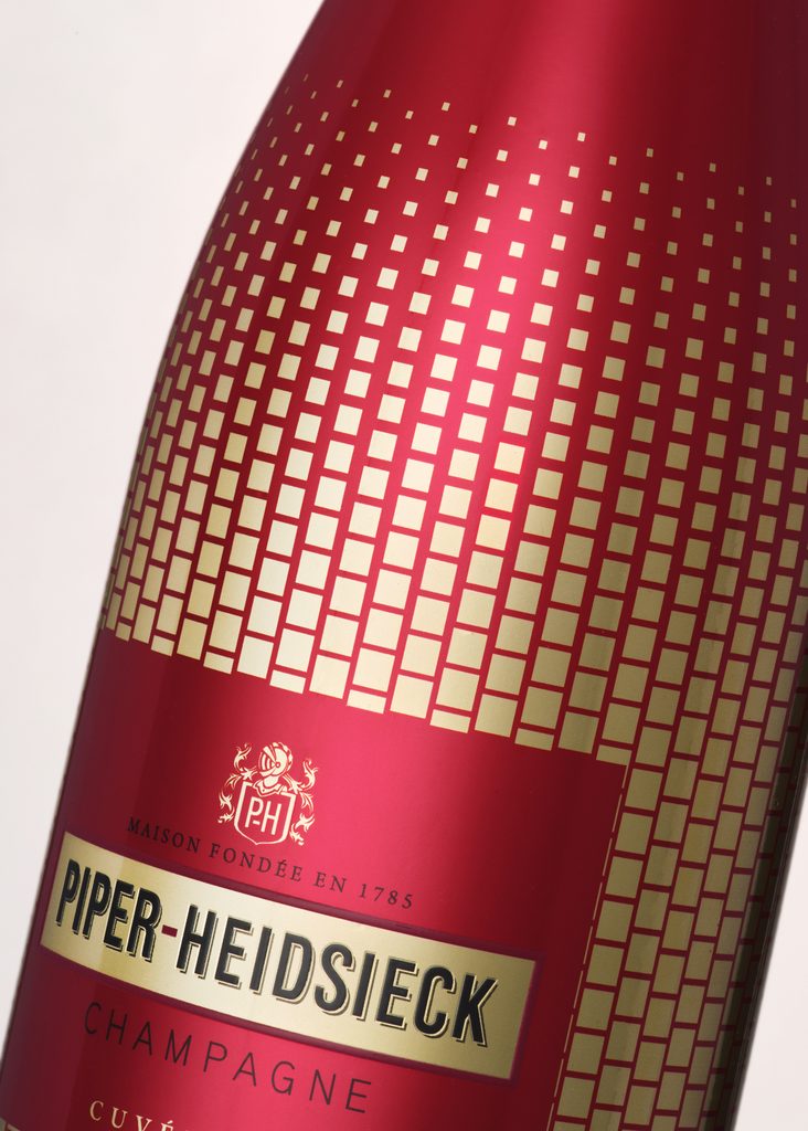 Piper-Heidsieck rhabille sa Cuvée Brut de lumière pour les fêtes 29 SleeveCloseUp 1