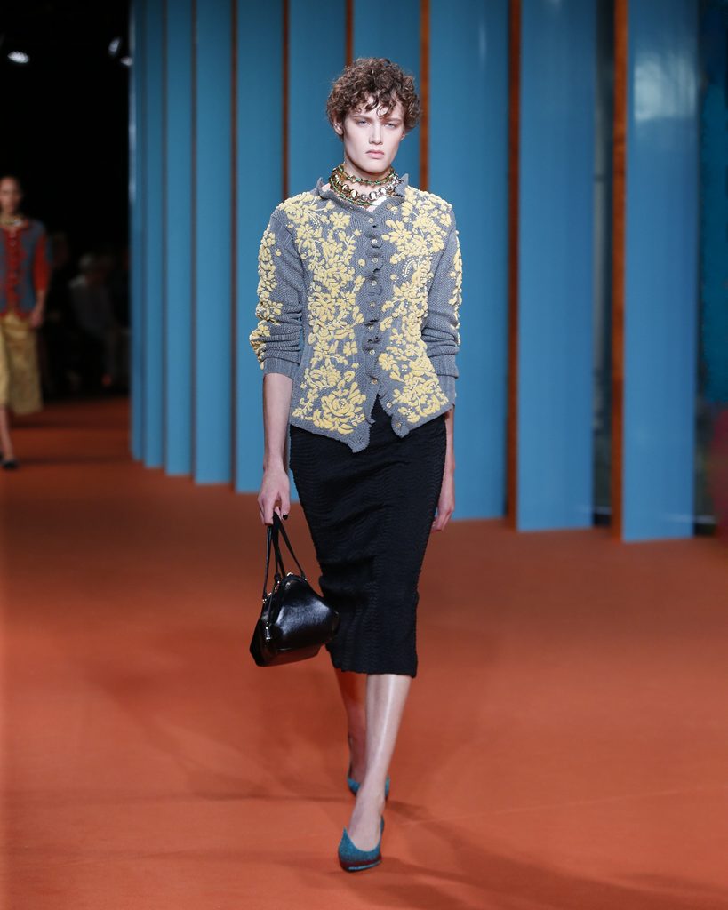 Tory Burch mêle féminité opulente et pragmatisme américain pour son Printemps-Été 2027 28 TB SS27 SHOW LOOK 004 4x5