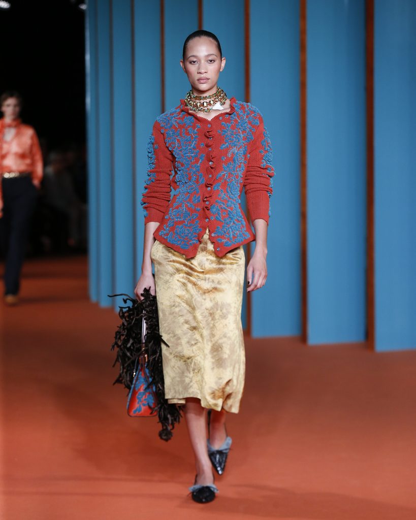 Tory Burch mêle féminité opulente et pragmatisme américain pour son Printemps-Été 2027 29 TB SS27 SHOW LOOK 005 4x5