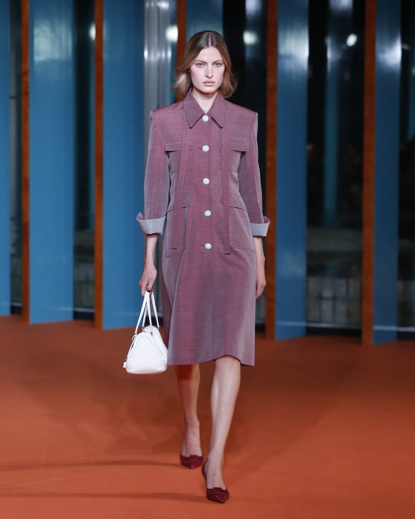 Tory Burch mêle féminité opulente et pragmatisme américain pour son Printemps-Été 2027 39 TB SS27 SHOW LOOK 015 4x5