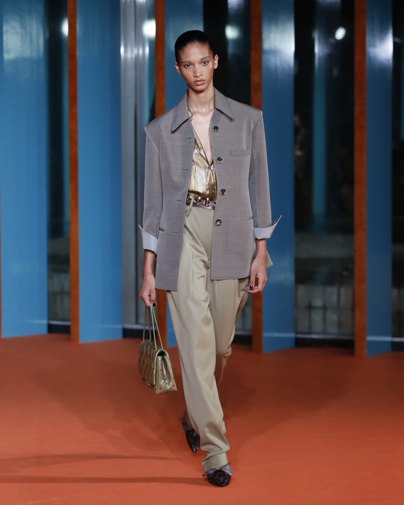 Tory Burch mêle féminité opulente et pragmatisme américain pour son Printemps-Été 2027 49 TB SS27 SHOW LOOK 025 4x5