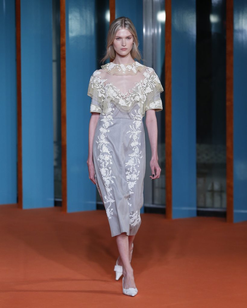 Tory Burch mêle féminité opulente et pragmatisme américain pour son Printemps-Été 2027 50 TB SS27 SHOW LOOK 026 4x5