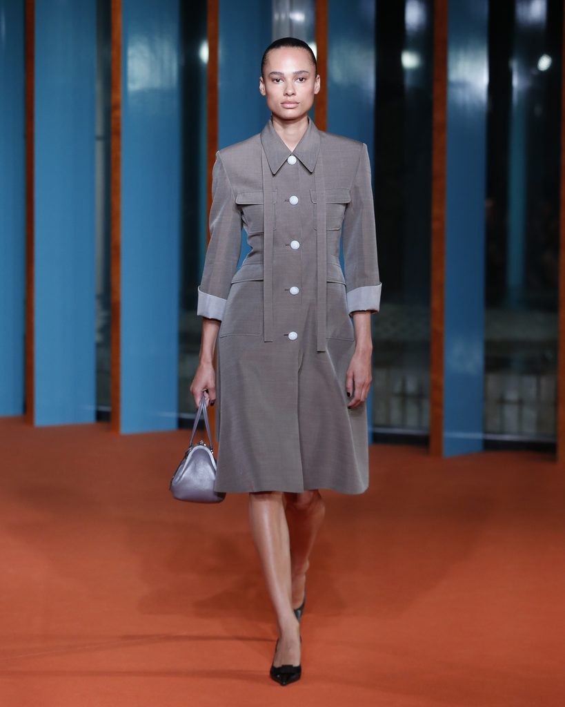 Tory Burch mêle féminité opulente et pragmatisme américain pour son Printemps-Été 2027 51 TB SS27 SHOW LOOK 027 4x5