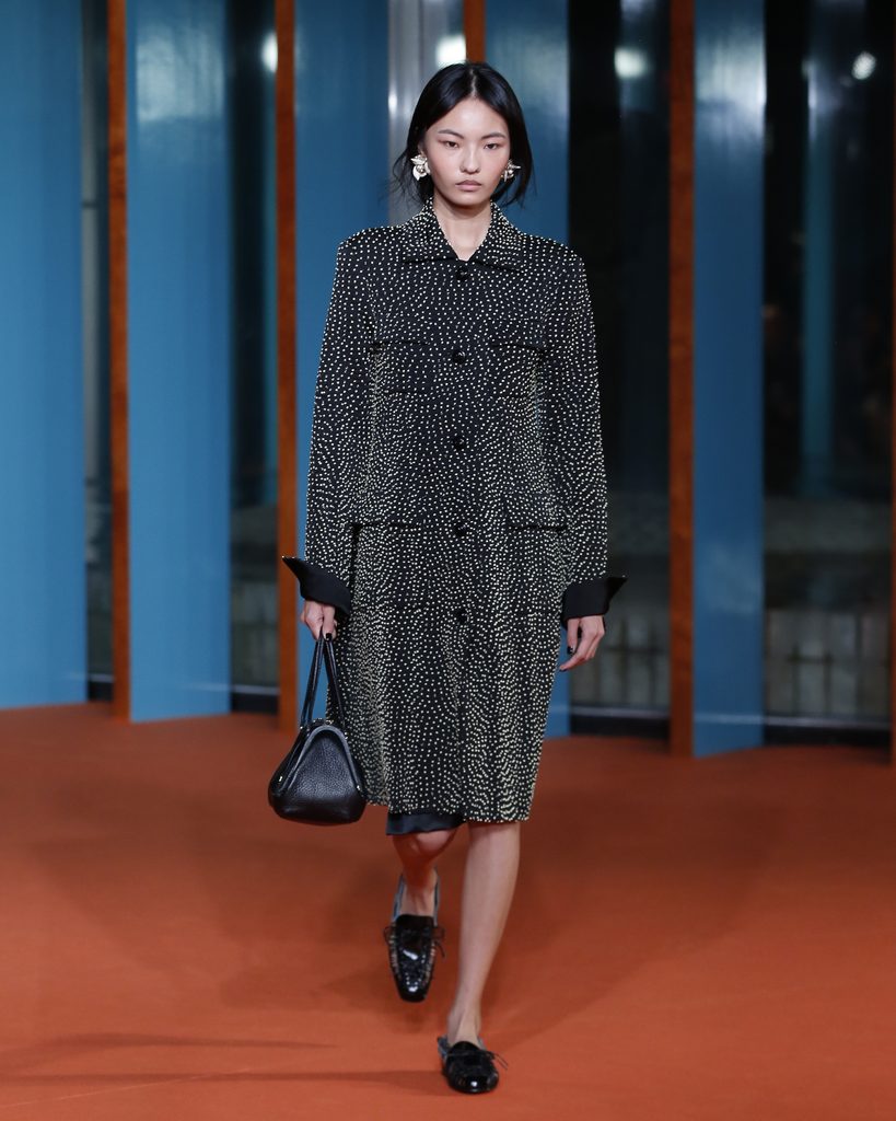 Tory Burch mêle féminité opulente et pragmatisme américain pour son Printemps-Été 2027 55 TB SS27 SHOW LOOK 031 4x5