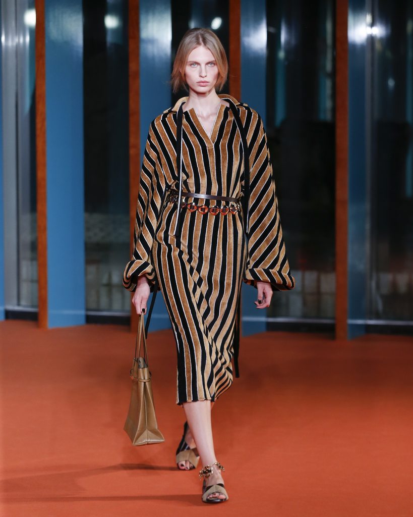 Tory Burch mêle féminité opulente et pragmatisme américain pour son Printemps-Été 2027 56 TB SS27 SHOW LOOK 032 4x5