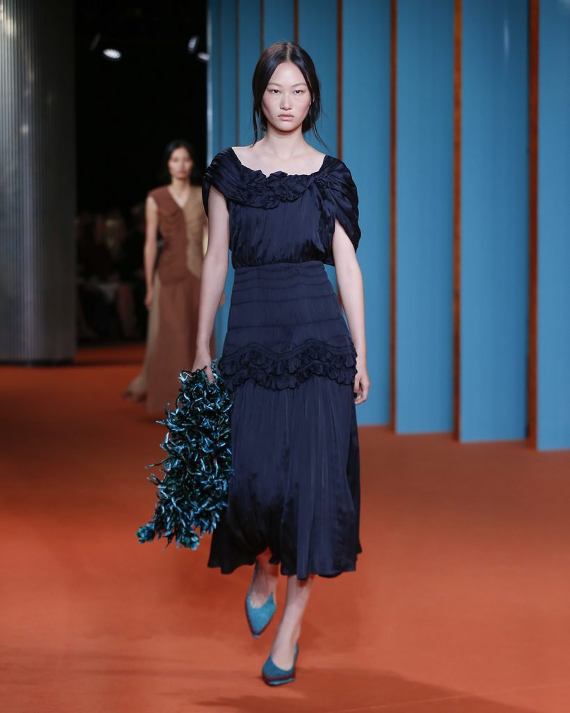 Tory Burch mêle féminité opulente et pragmatisme américain pour son Printemps-Été 2027 62 TB SS27 SHOW LOOK 038 4x5