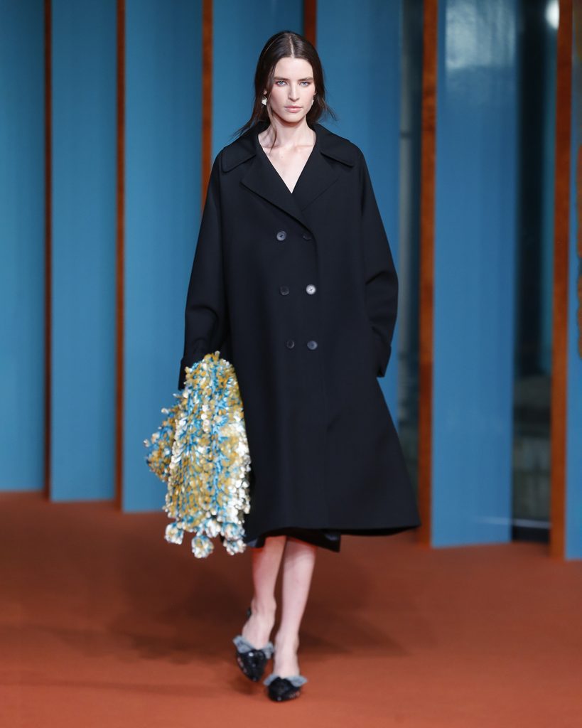 Tory Burch mêle féminité opulente et pragmatisme américain pour son Printemps-Été 2027 65 TB SS27 SHOW LOOK 041 4x5