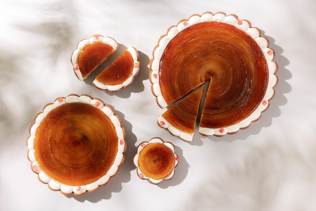 Ritz Paris Le Comptoir : une madeleine pour Octobre Rose, une tarte Tatin pour l'automne 31 Tarte Tatin en differents formats Joris Theysset Ritz Paris Le Comptoir ©vincentnageotte 2026