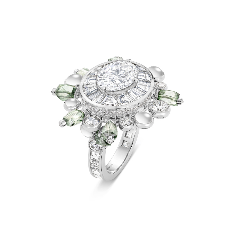 De Beers London : Vibrations fait de l’eau une matière joaillière 78 UNDULATION COCKTAIL RING P2
