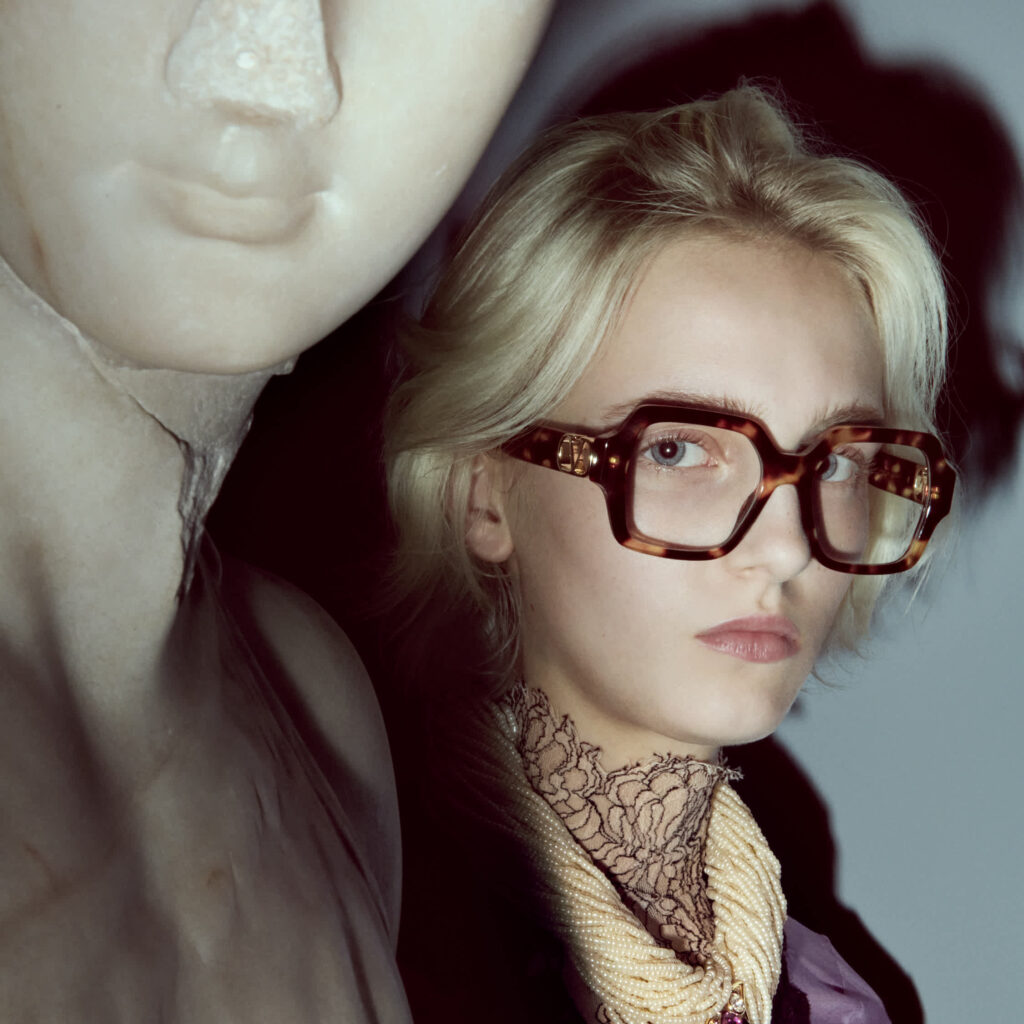 Valentino Eyewear, la statuaire romaine version lunettes 36 VGR FW26 visual preview 1080 × 10808